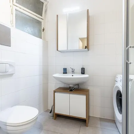 Cozy Located In Vienna's Vibrant Center Apartment *