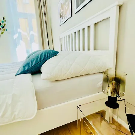 Colorful&quiet In Beautiful Viennese Building Apartament