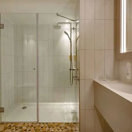 Hotel H+
