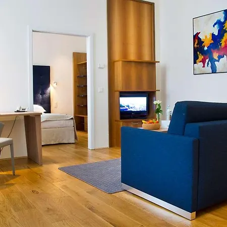 Hilight Aparthotel 4*