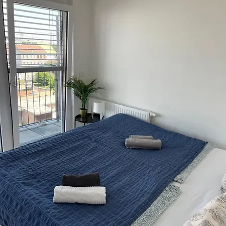 Eca Rooftop Live - Private & Serviced Homestay *