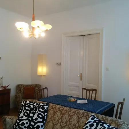 Maximillian Aparthotel 2*