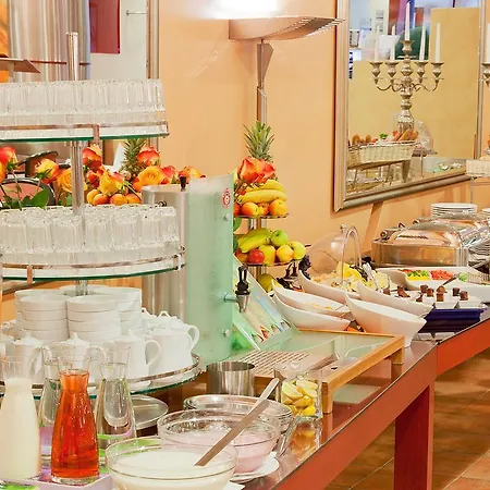 Vienna Sporthotel Hotel 4*