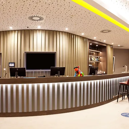Hampton By Hilton Messe מלון