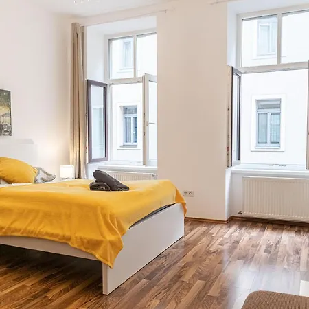 Peaceful 1br Apt. Near Metro Station Langenfeldg. Διαμέρισμα *
