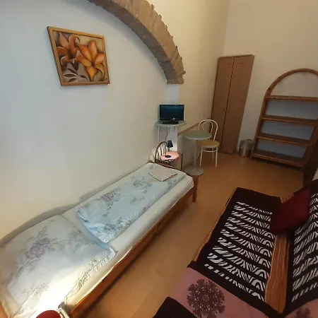 Happyhostel
