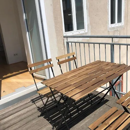 Helle 4 Zimmer Familien-wohnung Mit Balkon! Schloss Schönbrunn In Gehdistanz Apartment Wien