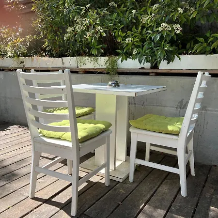 Charming Townhouse Directly By Metro Apartment