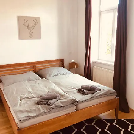 Helle 4 Zimmer Familien-wohnung Mit Balkon! Schloss Schönbrunn In Gehdistanz * Wien