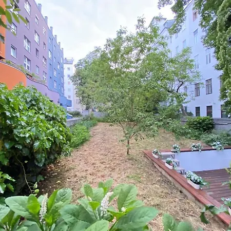 Charming Townhouse Directly By Metro Vienna