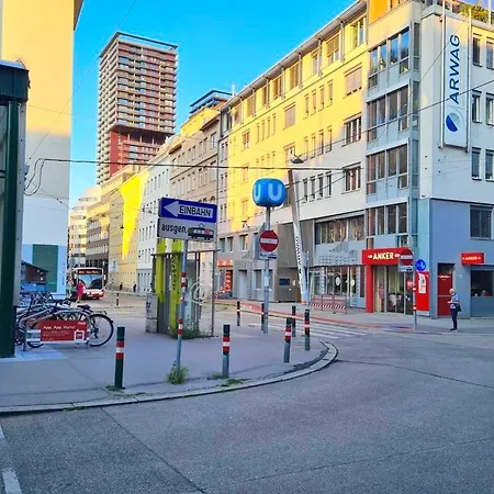 Neu-mobliertes Nahe Zentrum