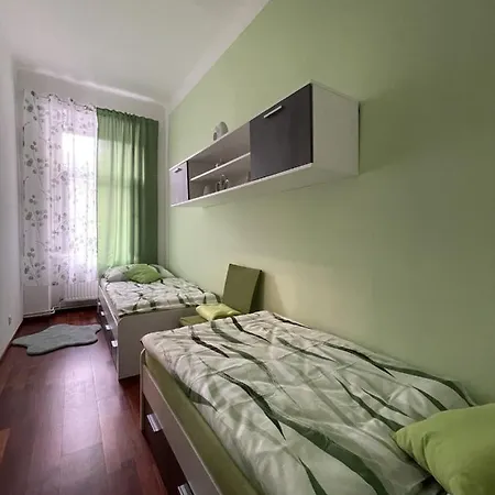 Apartment Neu-mobliertes Nahe Zentrum
