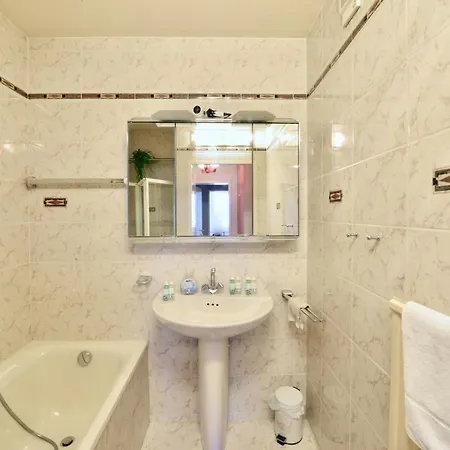 Apartment 3-bedroom-flat With Parking Space *