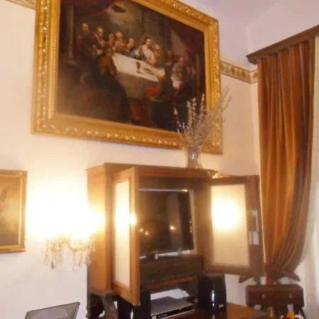 Luxury Near Castle Guest house *