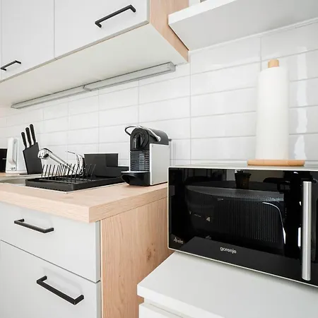 Chic Newly-renovated Steps From Subway In Vienna's Hernals District Apartamento Viena