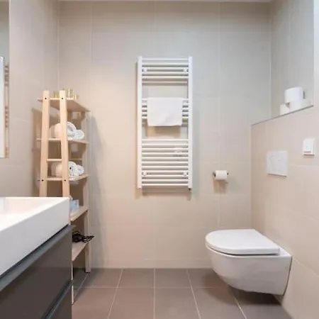 Hoch Hinaus, Neu Und Stilvoll Mit Pool Am Dach شقة *