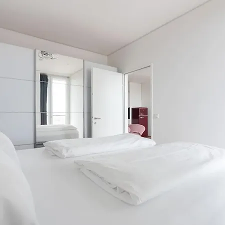 Hoch Hinaus, Neu Und Stilvoll Mit Pool Am Dach فيينا