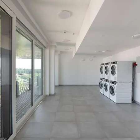 شقة Hoch Hinaus, Neu Und Stilvoll Mit Pool Am Dach