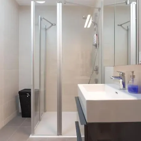 شقة Hoch Hinaus, Neu Und Stilvoll Mit Pool Am Dach *