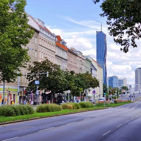 Cozy In The Lassallestrasse 13! Wien