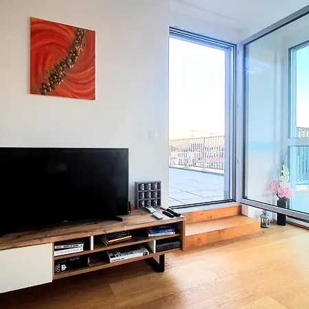Rooftop Terrace, Free Garage Parking And Pool! Апартаменты *