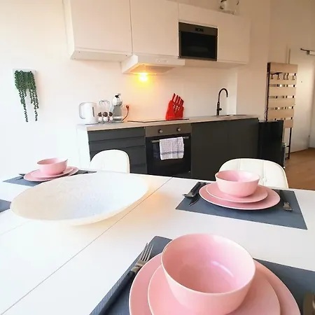 Rooftop Terrace, Free Garage Parking And Pool!