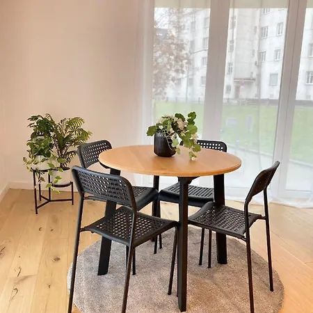 Apartment 2-room 150m To Metro