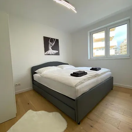 Apartment 2-room 150m To Metro *