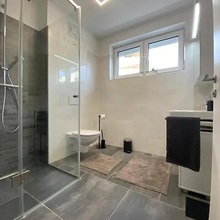 2-room 150m To Metro *