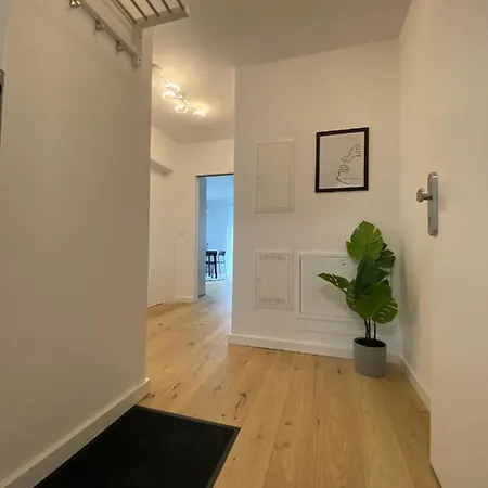 Apartment 2-room 150m To Metro *