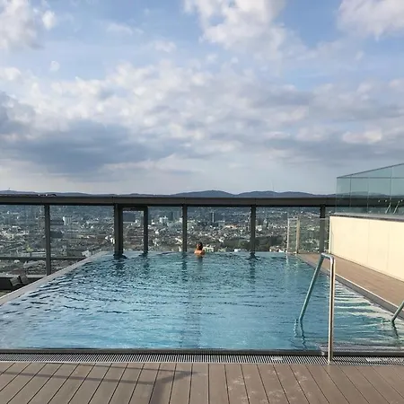 Executive W/ Rooftop Pool *
