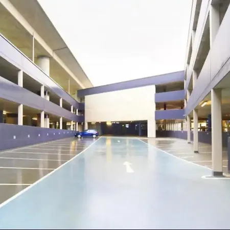 Town House Near Metro & Center منزل للإقامة