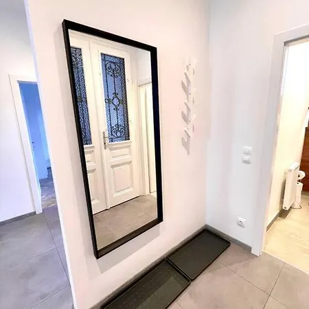 Brand New Spacious & Stylish Aptmt In City-centre