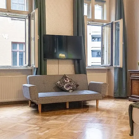 Large 4br Near Karlsplatz Ideal For Big Groups Apartment *