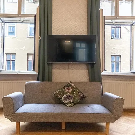 Large 4br Near Karlsplatz Ideal For Big Groups * Vienna