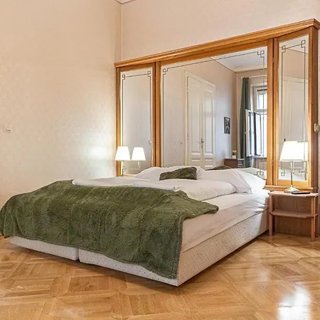 Apartment Large 4br Near Karlsplatz Ideal For Big Groups *