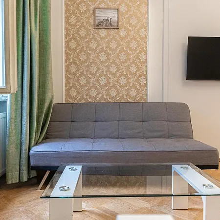 Apartment Large 4br Near Karlsplatz Ideal For Big Groups