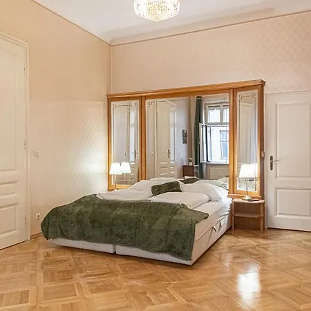 Large 4br Near Karlsplatz Ideal For Big Groups Apartment Vienna