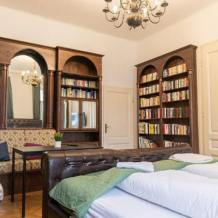 Large 4br Near Karlsplatz Ideal For Big Groups *
