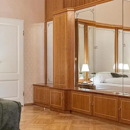Large 4br Near Karlsplatz Ideal For Big Groups * Vienna