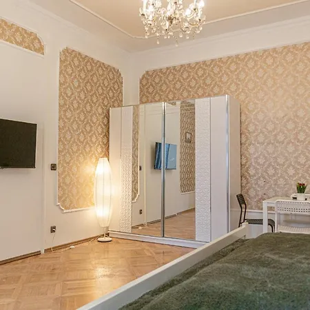 Large 4br Near Karlsplatz Ideal For Big Groups *