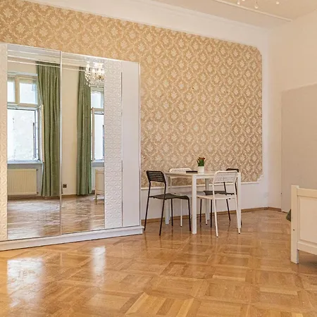 Apartment Large 4br Near Karlsplatz Ideal For Big Groups