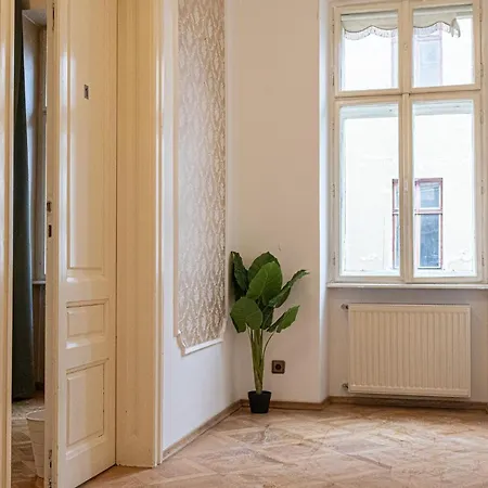 Large 4br Near Karlsplatz Ideal For Big Groups Apartment