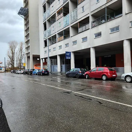 Lovely For 4 On The Danube River - Private Parking Apartment Vienna