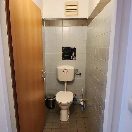 Lovely For 4 On The Danube River - Private Parking Apartment