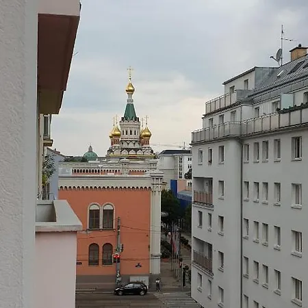 Wonderful 2-bedroom Belvedere Apartment Vienna