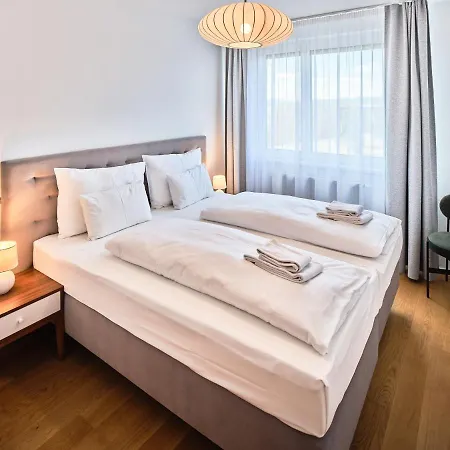 Myfavorit - Spacious Next To Puplic Transport U1 Direct Connection To Citycenter Appartement