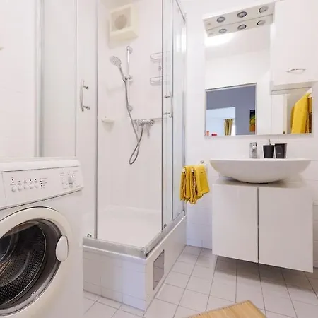 New! Cozy & Lovely In The 3rd District *