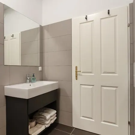 Hochwertiges Mit Direkter Anbindung Zum Zentrum In Hippen Viertel * Vienna