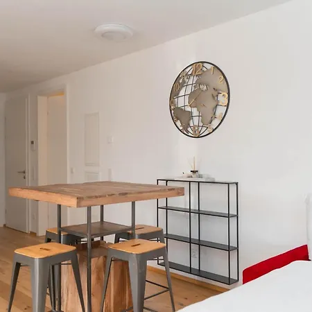 Apartment Luxurious With Big Balcony Near Center *